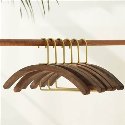 Hanger Éadaí Adhmaid Dubh Walnut